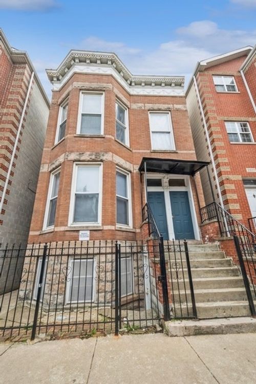 2r-2025 W Superior Street, Chicago, IL, 60612 | Card Image