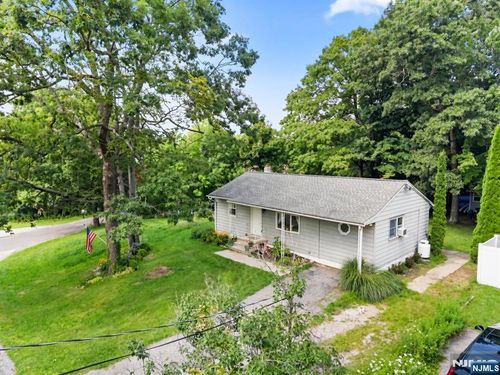 1 Ridgeview Court, Vernon, NJ, 07422 | Card Image