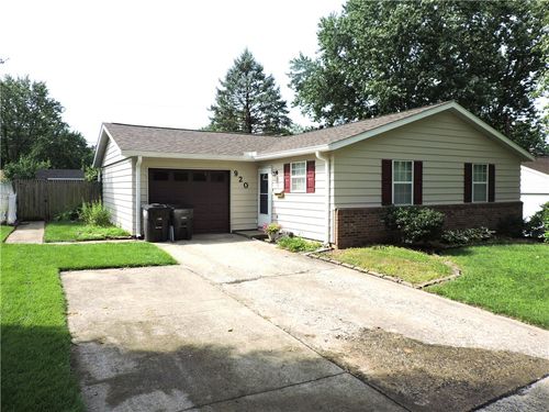 920 Hillside Dr, Danville, IL, 61832-1917 | Card Image