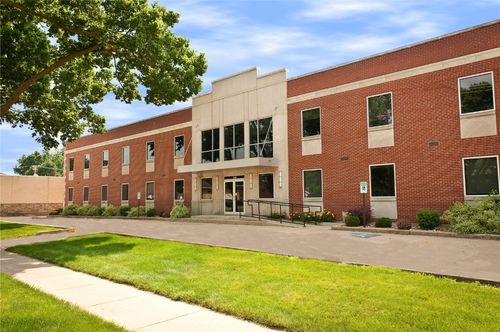 ste-200-2720 1st Ave, Cedar Rapids, IA, 52402-4832 | Card Image