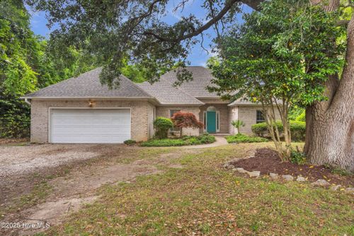 707 Brown Pelican Ln, Hampstead, NC, 28443-8393 | Card Image