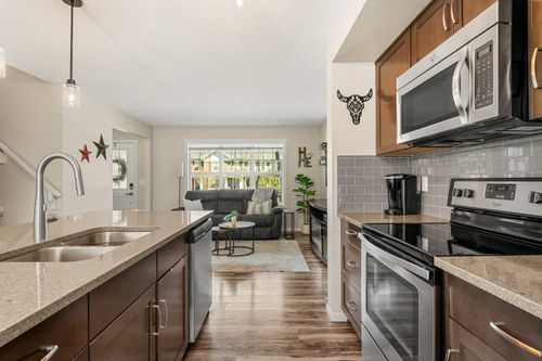 40 Sunvalley Rd, Cochrane, AB, T4C0X6 | Card Image