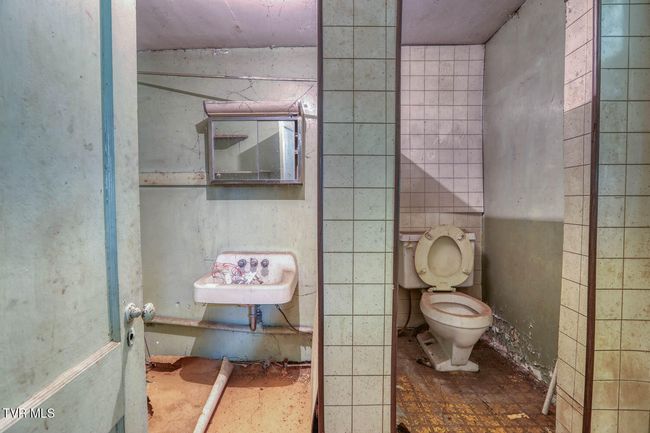 18241828 Netherland Inn Rd, House other with 2 bedrooms, 1 bathrooms and null parking in Kingsport TN | Image 33