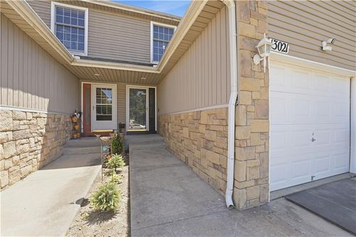 13021 Everett Ct, Kansas City, KS, 66109-5311 | Card Image