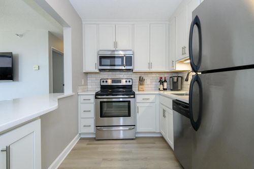 805-1660 N Prospect Avenue, Milwaukee, WI, 53202 | Card Image