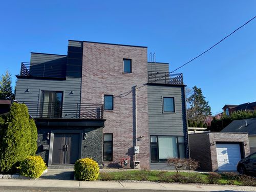 4902 Marathon Pkwy, Little Neck, NY, 11362-1234 | Card Image