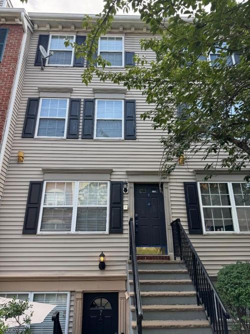 8 Vaughan Dr, Newark, NJ, 07103-3458 | Card Image