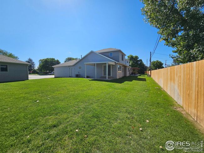 Lawn maintained by the HOA includes new privacy fence | Image 35