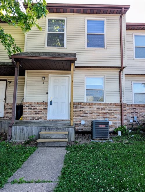 4-950 Edgar Dr, Charleston, IL, 61920-4611 | Card Image