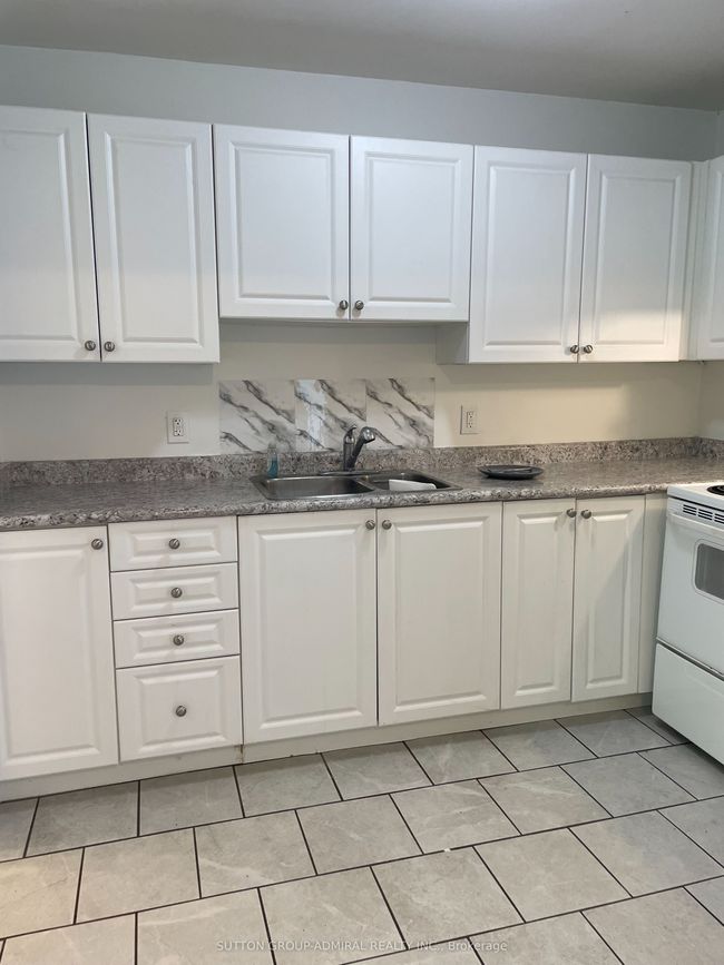 165 Anne St S, Home with 1 bedrooms, 1 bathrooms and 1 parking in Barrie ON | Image 5