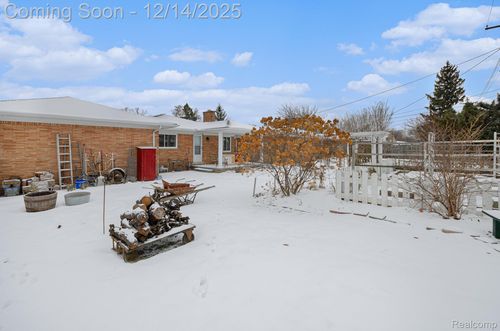 17409 Collinson Ave, Eastpointe, MI, 48021-3158 | Card Image