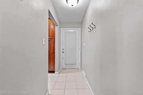 4237 Wakefield Rd, Berkley, MI, 48072-3464 | Card Image