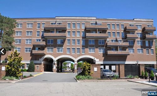 3 Iron Forge Sq, Pompton Lakes, NJ, 07442-1737 | Card Image
