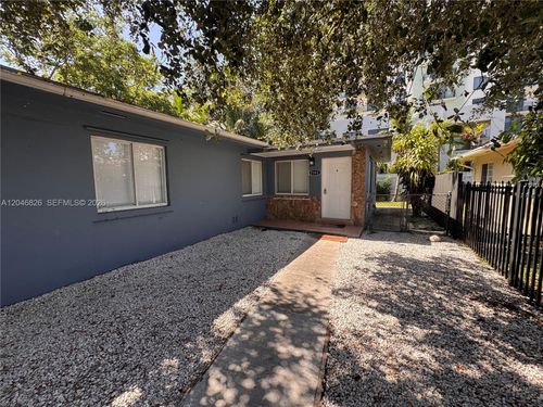 2542-2540 Ne 181st St, North Miami Beach, FL, 33160-2018 | Card Image