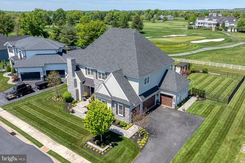 685 Fleetwood Dr, Lititz, PA, 17543-6613 | Card Image