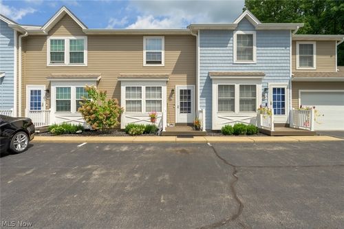 3294 Woodland Trail, Cortland, OH, 44410 | Card Image
