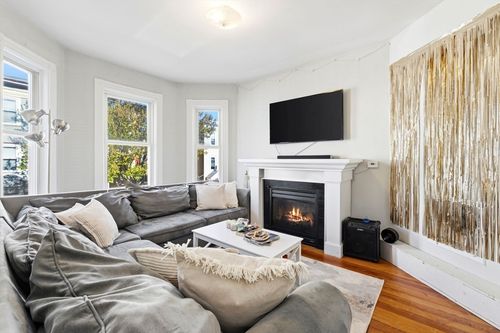 2-225 L St, Boston, MA, 02127-8752 | Card Image