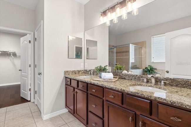 Dual Sinks | Image 38