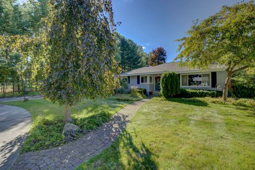 644 Cromwell Dr, Traverse City, MI, 49686-3544 | Card Image
