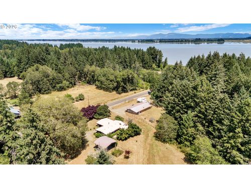 26104 Jeans Rd, Veneta, OR, 97487-9625 | Card Image