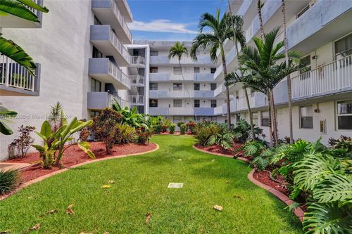 apt-329-1801 S Treasure Dr, North Bay Village, FL, 33141-4556 | Card Image