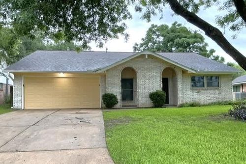 2104 Yorktown Court S, League City, TX, 77573 | Card Image