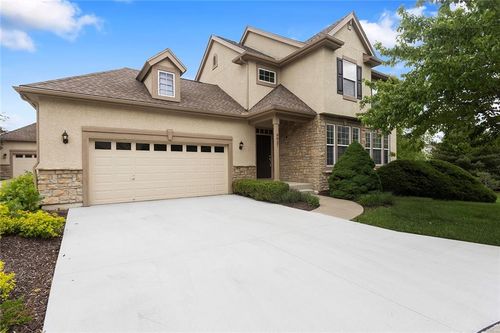 9827 Nieman Pl, Overland Park, KS, 66214-2597 | Card Image