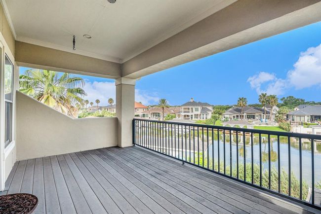 Balcony off upstairs gameroom | Image 33