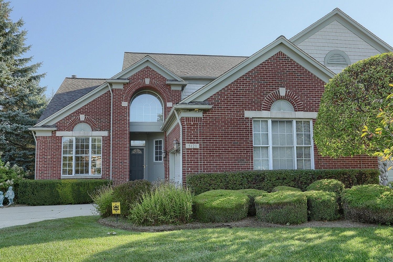 Belmonte Dr, Rochester, MI 48306