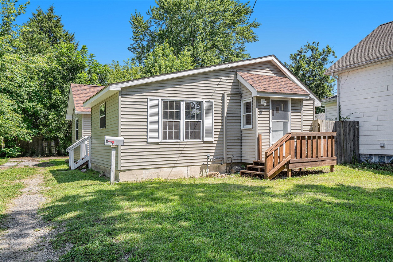 Iroquois Ave, Battle Creek, MI 49015
