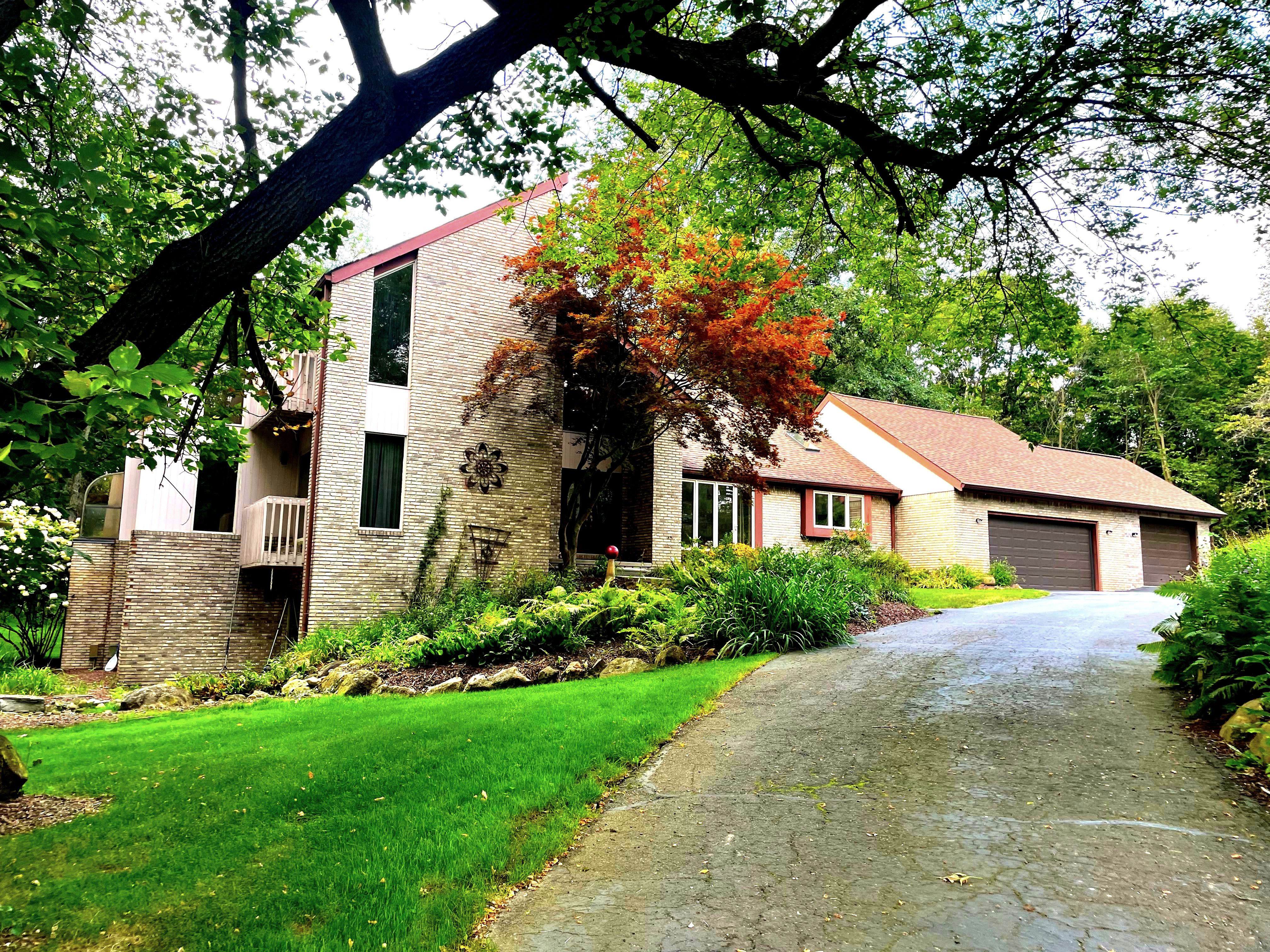 Foxfire Dr, Milford, MI 48380