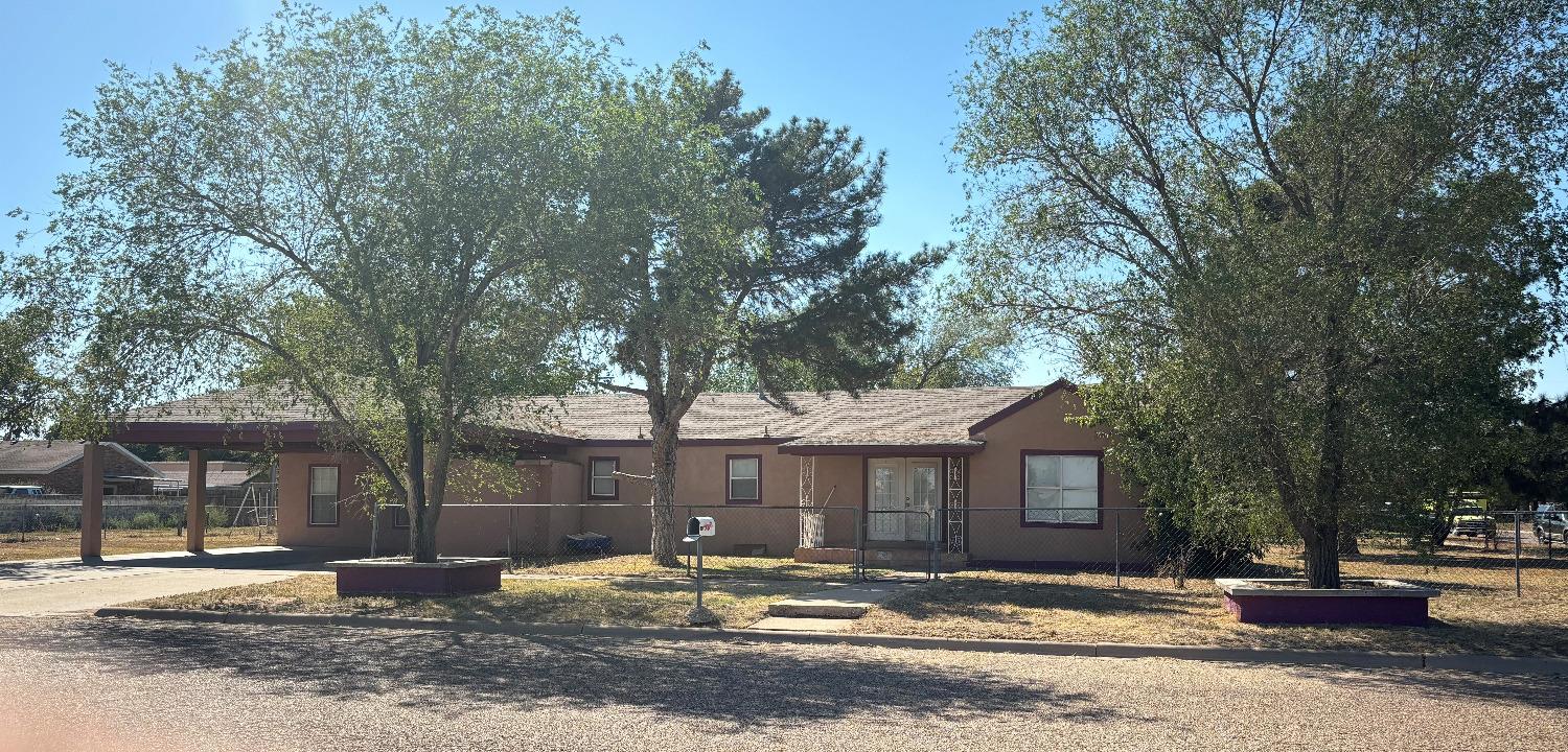 Lynn St, Slaton, TX 79364