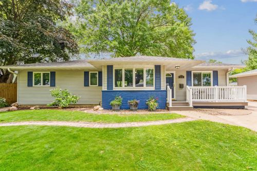 2742 Crestline Ave, Waterloo, IA, 50702-5811 | Card Image