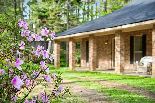 33 Elizabeth Dr, Covington, LA, 70435-9517 | Card Image