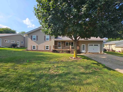 903 11th St, Charles City, IA, 50616-3408 | Card Image