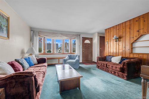 34 Heath Pl, Hempstead, NY, 11550-7519 | Card Image