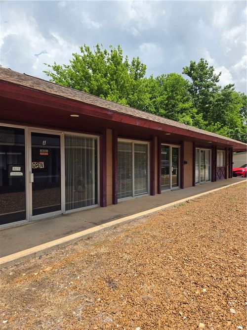 b-711 S Mount Olive St, Siloam Springs, AR, 72761-3600 | Card Image