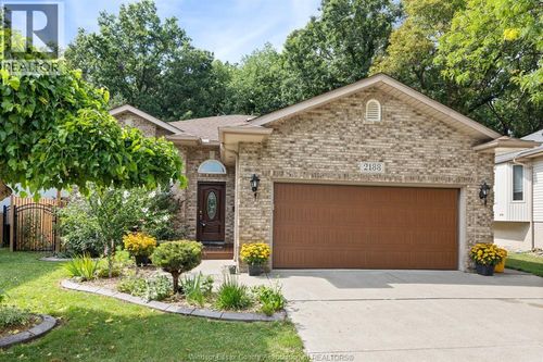 2188 Amy Lynn Park Dr, Windsor, ON, N9E4N2 | Card Image