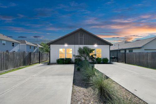 a-7502 Sandle St, Houston, TX, 77088-7143 | Card Image