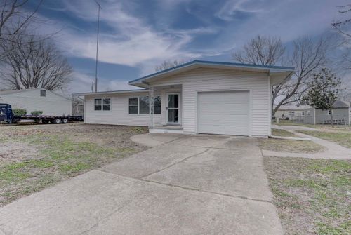 235 Meek Ave, Arkansas City, KS, 67005-1219 | Card Image