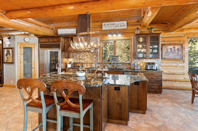 Main level kitchen area. | Image 30