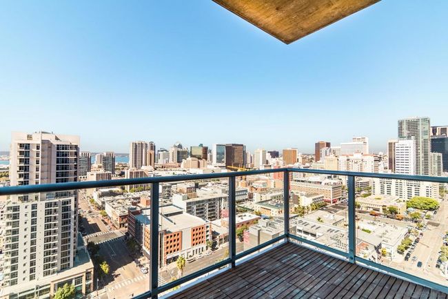 2301 - 800 The Mark Ln, House other with 2 bedrooms, 2 bathrooms and 2 parking in San Diego CA | Image 18