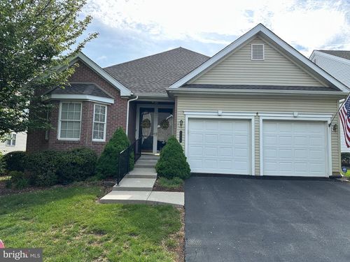5054 Valley Stream Ln, MACUNGIE, PA, 18062-8887 | Card Image