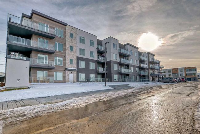405 - 200 Shawnee Square Sw, Home with 2 bedrooms, 2 bathrooms and 1 parking in Calgary AB | Image 34