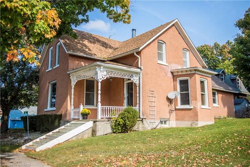 {{alt}} | Card Image