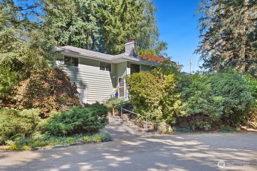 11811 33rd Ave Ne, Seattle, WA, 98125-5605 | Card Image