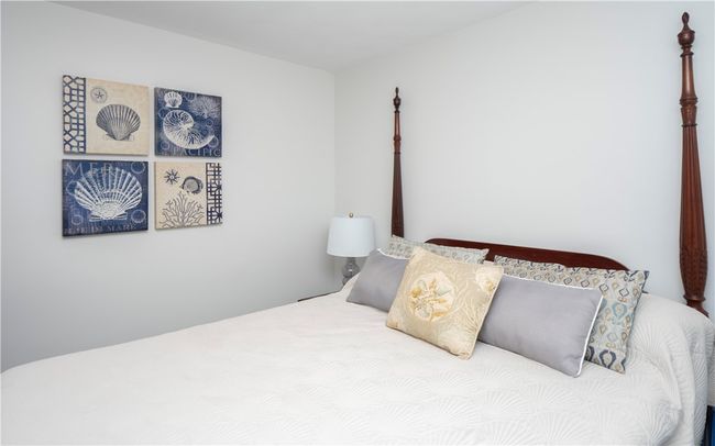 1560 W Main Rd, Home with 3 bedrooms, 1 bathrooms and 4 parking in Middletown RI | Image 16
