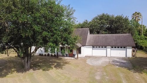 3015 Indian Acres St, Alvin, TX, 77511-6957 | Card Image