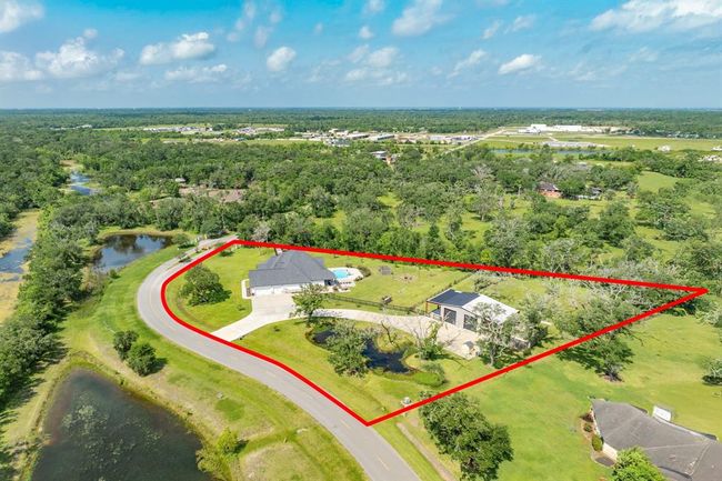 337 Thousand Oaks Dr, House other with 4 bedrooms, 3 bathrooms and 3 parking in Angleton TX | Image 9