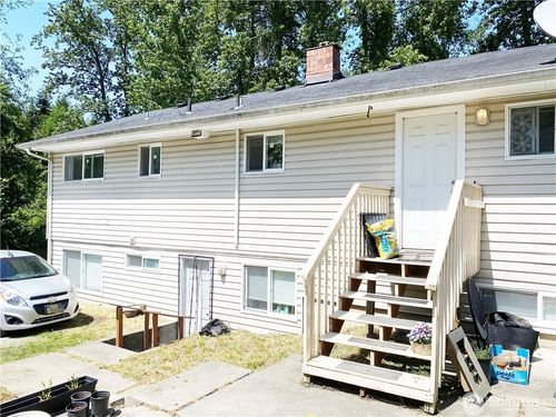2413 Sw Graham St, Seattle, WA, 98106-1450 | Card Image
